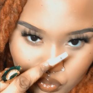 Meet your Posher, Taia